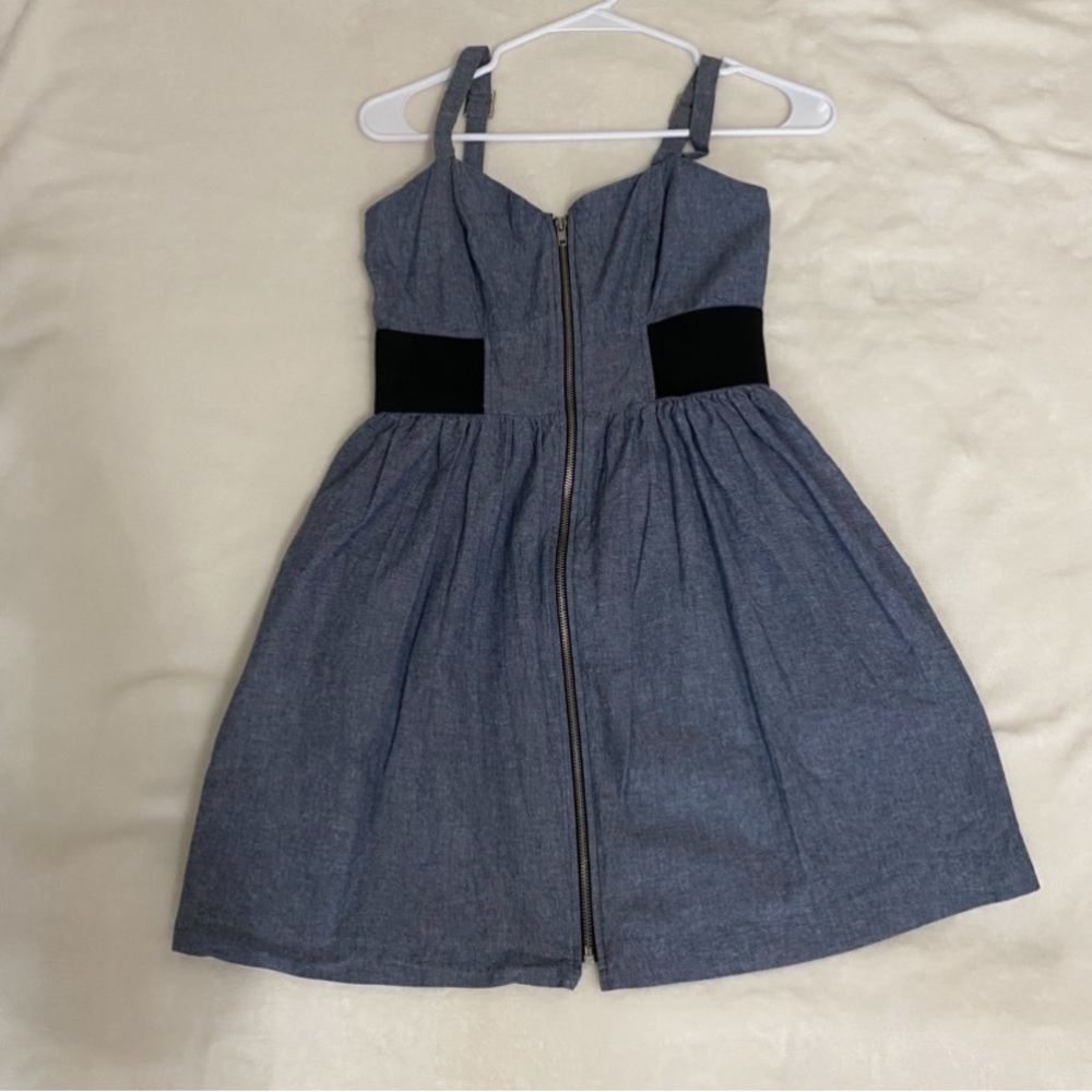 Stylish Denim Sleeveless Dress 100% cotton with zipper in front by Alyn Paige